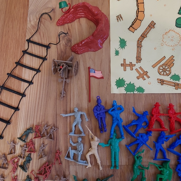Vintage Lot Plastic Military Figures Native Americans Cowboys Play Mat Cake Top - Picture 8 of 13